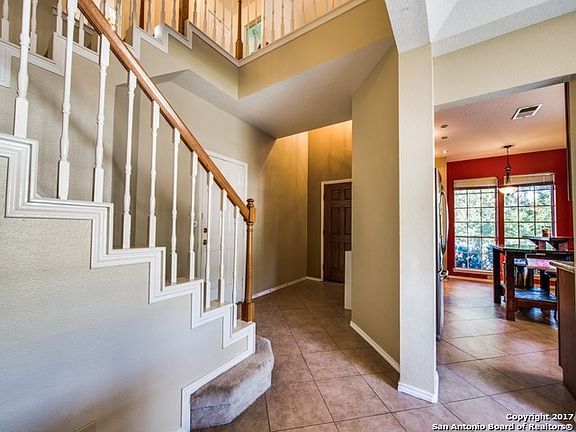 4th image of 1610 Saxonhill Dr