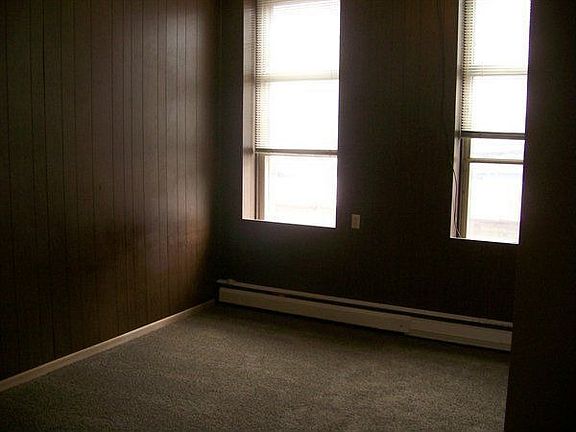 9.5 N 3rd st #1 - gilly's (3)