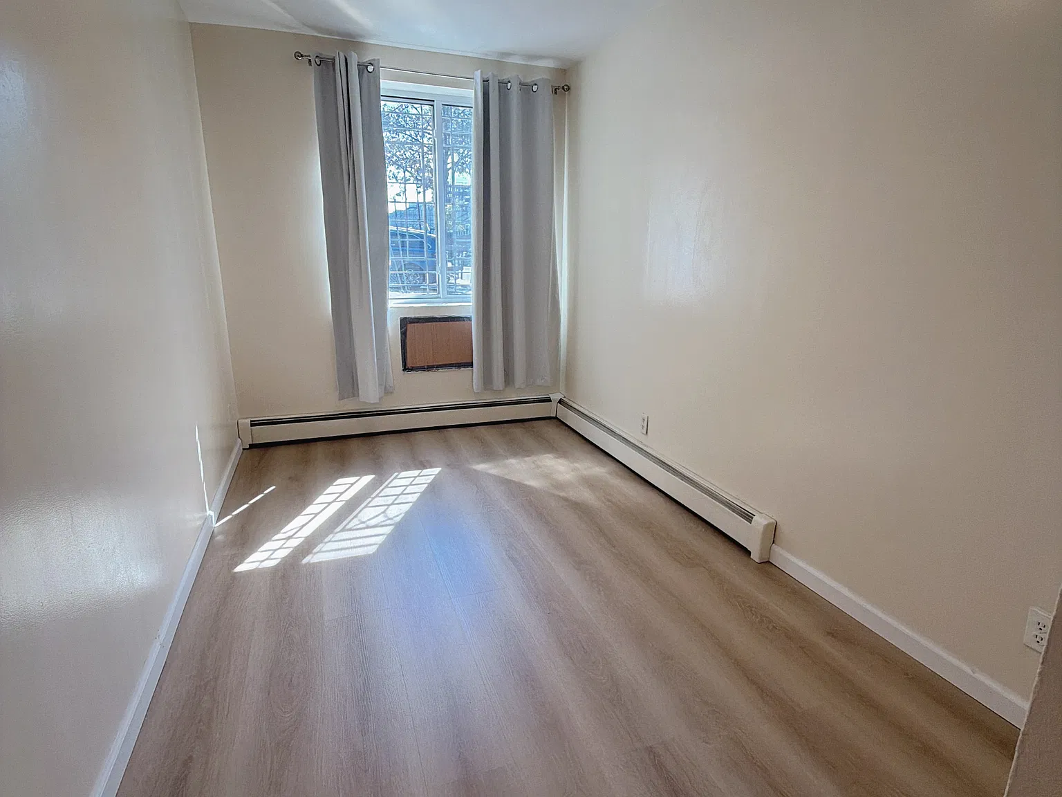 2 bed, 760 sqft, $2,200 — Photo 4