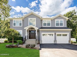 24 Sun Hollow Rd, Howell, NJ 07731