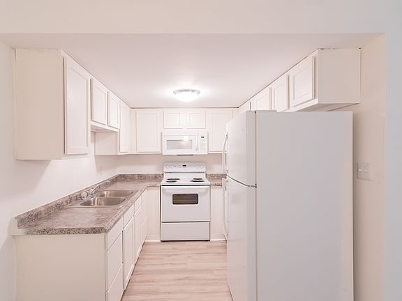 5th image of 2765 W Tharpe St APT 211