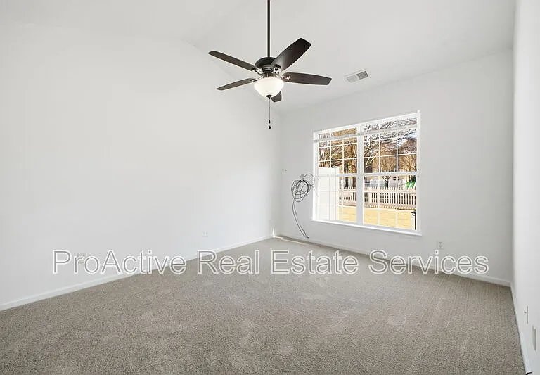 2021 Livingston St — Photo 19