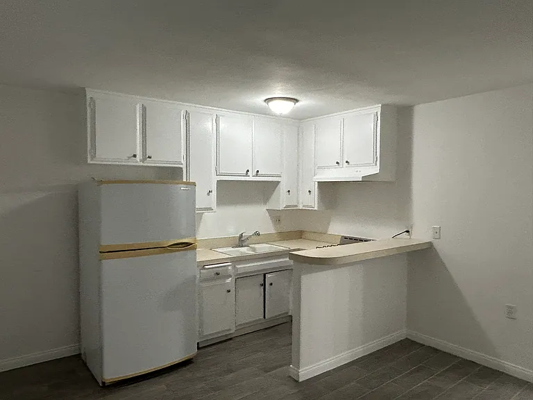 12701 York Ave #G — Photo 1