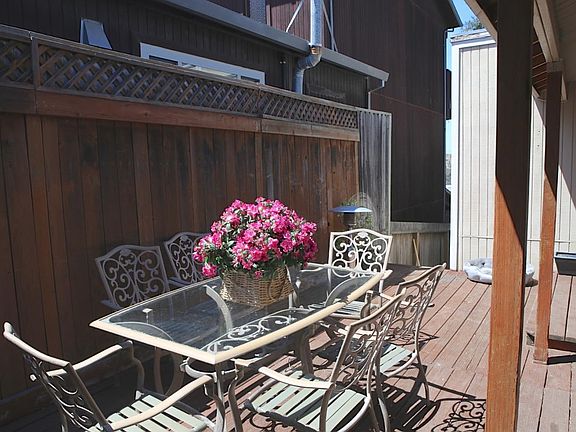 3rd image of 382 Klamath St