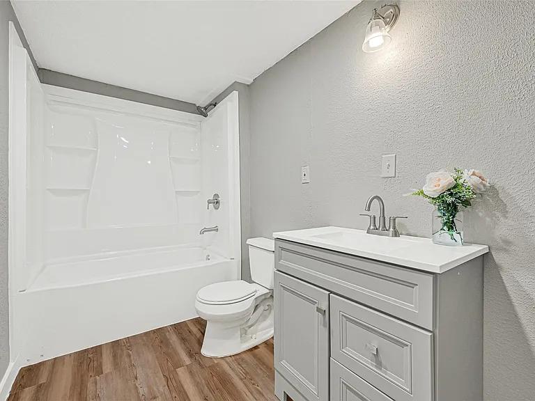 4568 Dunnam Rd #B — Photo 13