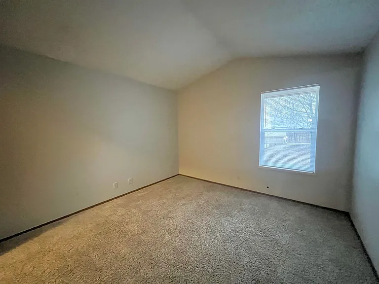 Oakridge Apartments — Photo 28