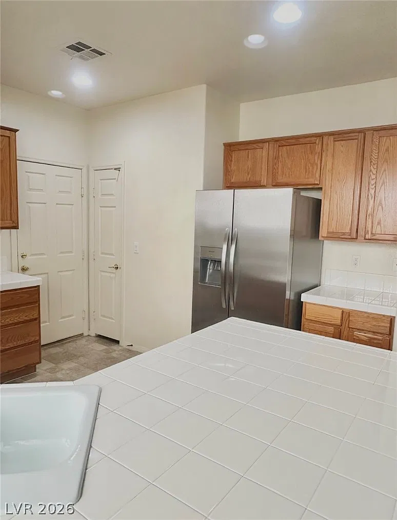 3 bed, 2.5 bath, 1705 sqft, $1,990 — Photo 4