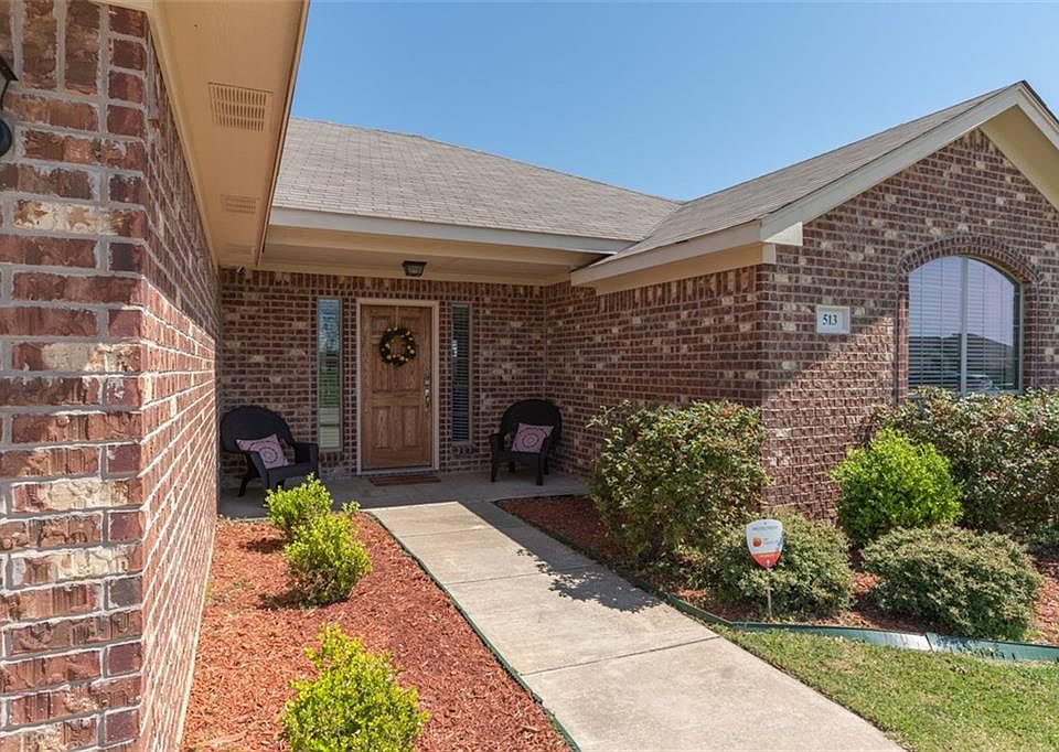 1st image of 513 Alexandria Ln