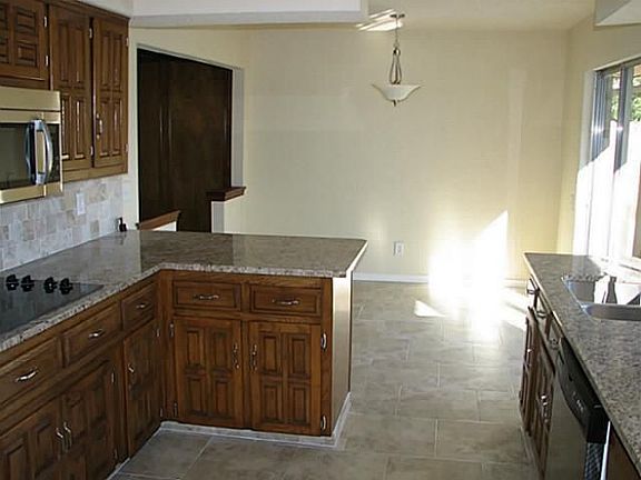 5th image of 7302 Lakeshore Dr