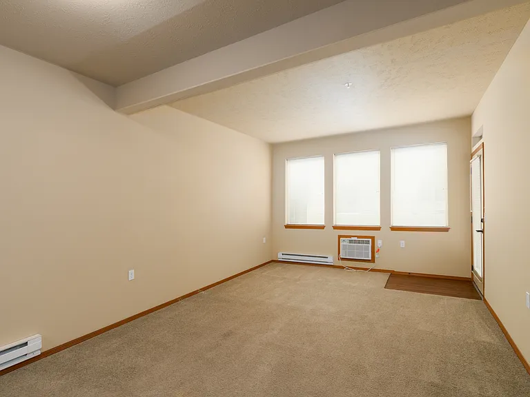 Eagle Point Apartments — Photo 31