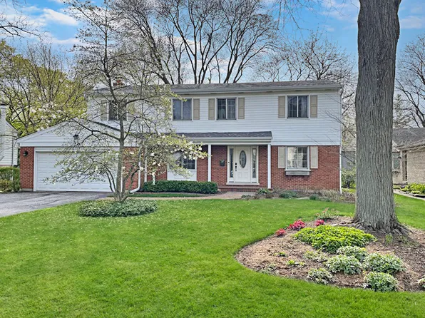 216 Sunset Ter, Lake Bluff, IL 60044