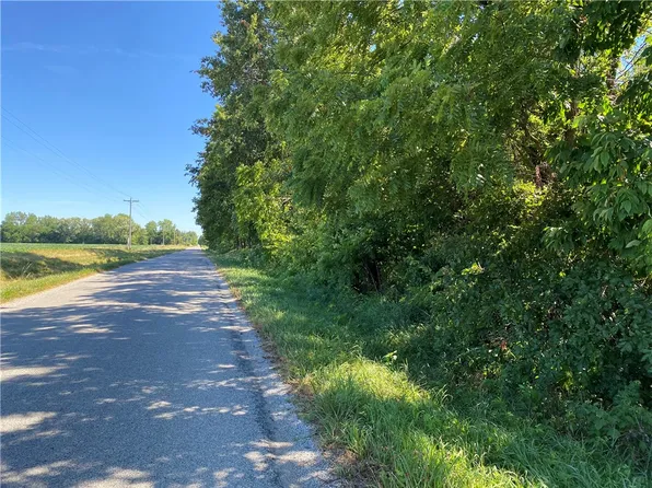 295 County Road 2300e, Casey, IL 62420