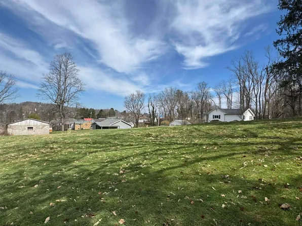 Sunshine Way, Fairmont, WV 26554