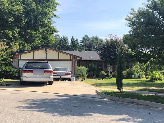 2nd image of 1101 Dickens Ct