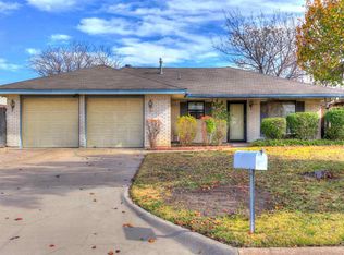 2405 NW Saxon Cir, Lawton, OK 73505