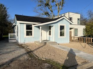 815 Chihuahua St, Lockhart, TX 78644