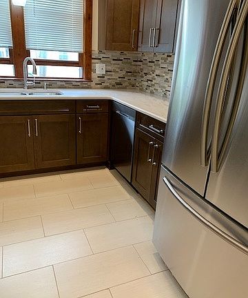 3rd image of 2741 W Balmoral Ave