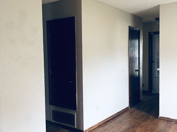 3rd image of 313 SW 92nd St