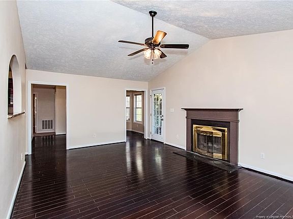 2nd image of 556 Carriage Ln