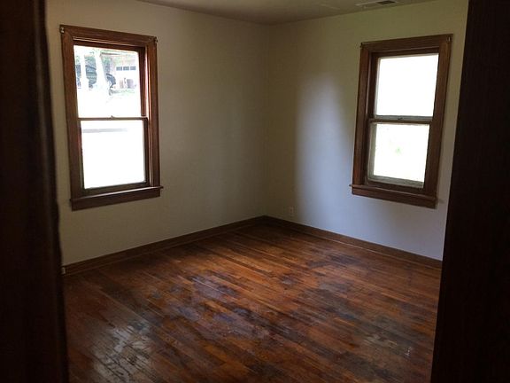 3rd image of 602 10th St