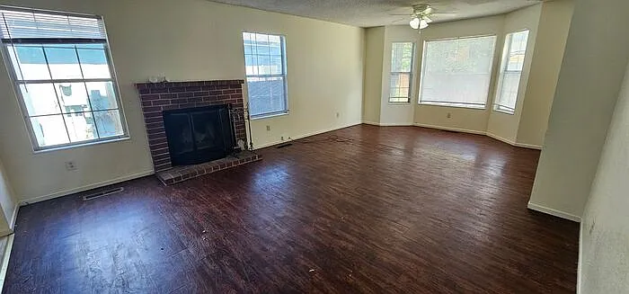 3 bed, 2.5 bath, 1508 sqft, $2,400 — Photo 2