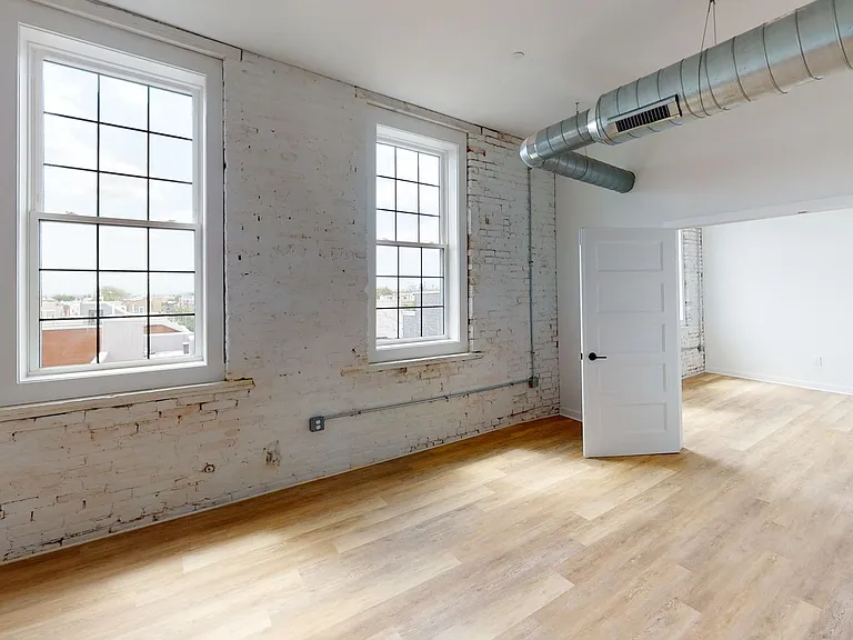 2301 N Front St — Photo 14