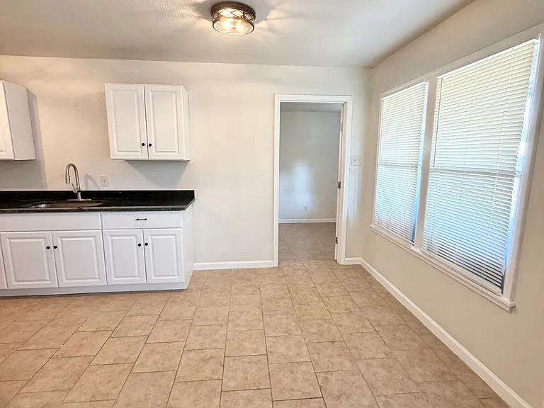 526 E Palfrey St — Photo 3