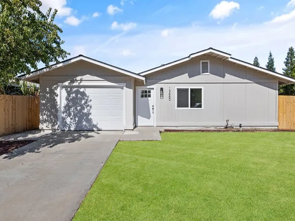13660 E 3rd Street, Parlier, CA 93648