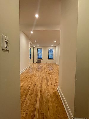 2nd image of 5025 Broadway APT 1G