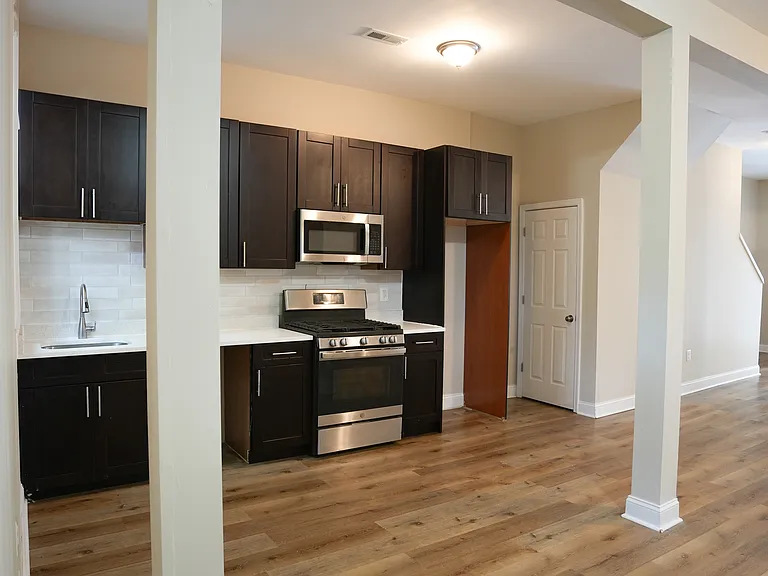 2910 Hilldale Ave — Photo 5