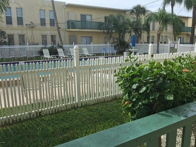 Very nice 7.5' foot deep heated pool!