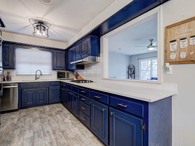 1909 Lanesboro Dr — Photo 3