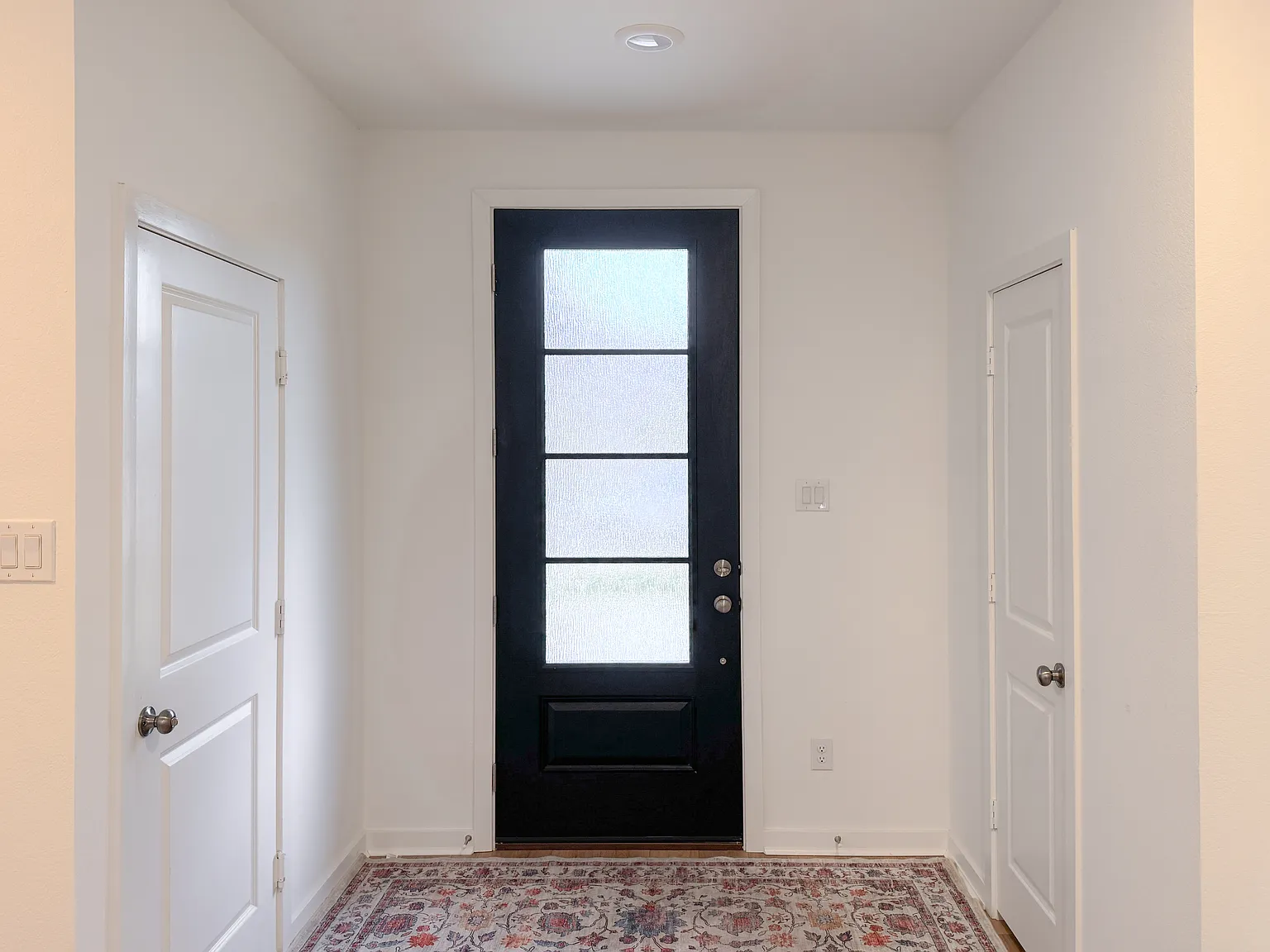 3 bed, 1572 sqft, $2,300 — Photo 4