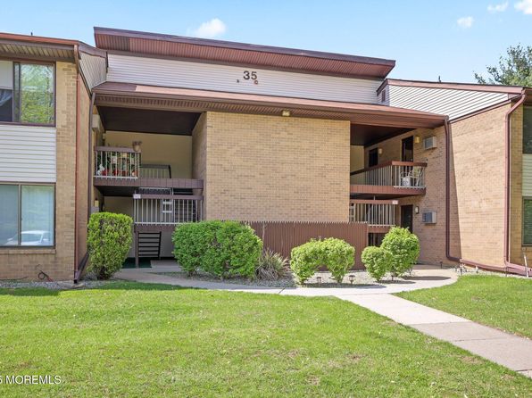 35 Amberly Drive UNIT E, Manalapan, NJ 07726
