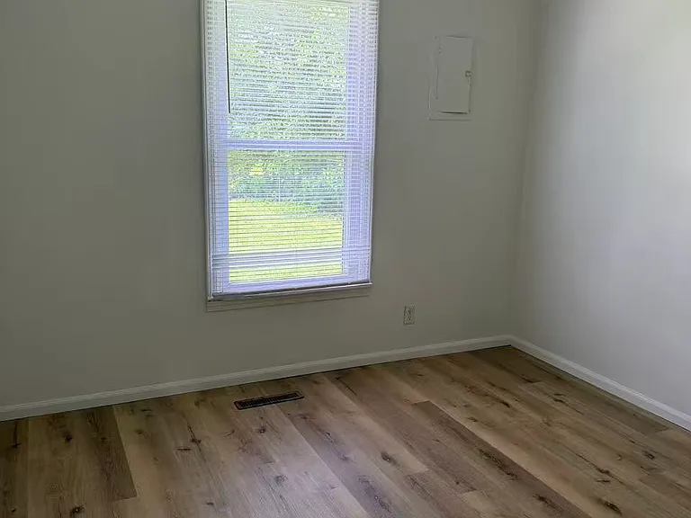 1239 E Carleton St — Photo 16