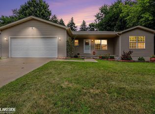 593 Allison Dr, Almont, MI 48003