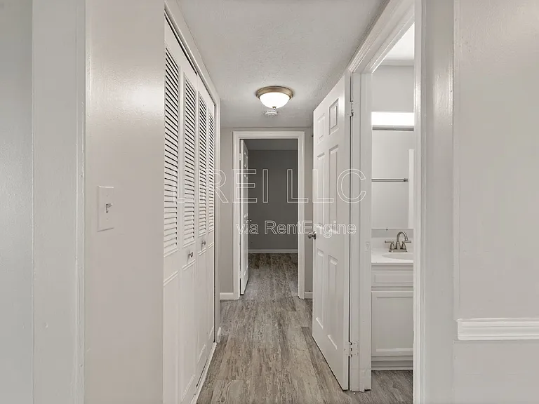 817 Lancelot Ct — Photo 5