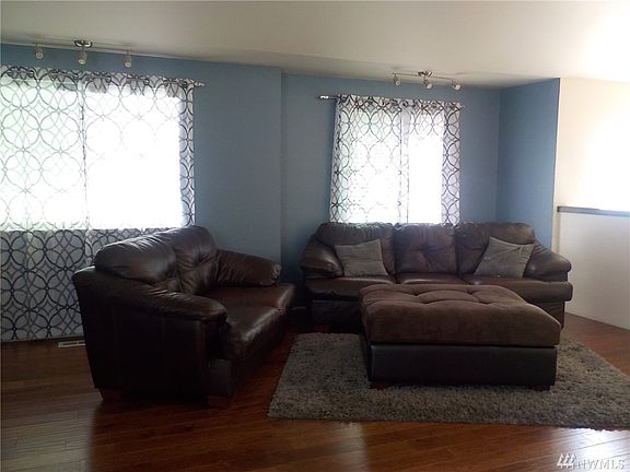 3rd image of 1227 203rd Street Ct E
