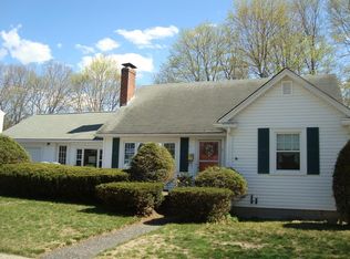 17 Arch St, Uxbridge, MA 01569