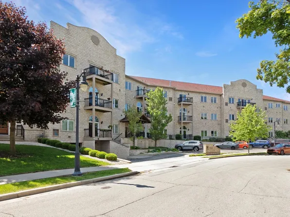 N51W34861 Wisconsin AVENUE #1120, Okauchee, WI 53069