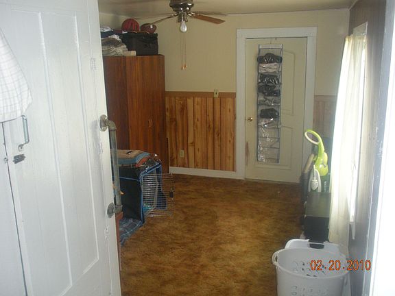 A wider look into the d.s. bathroom