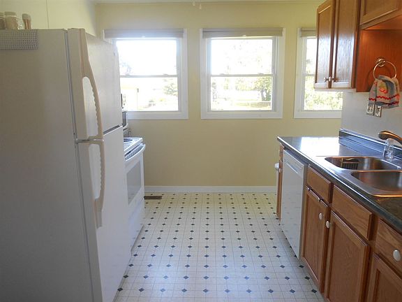 2nd image of 25 Middlebury Ave