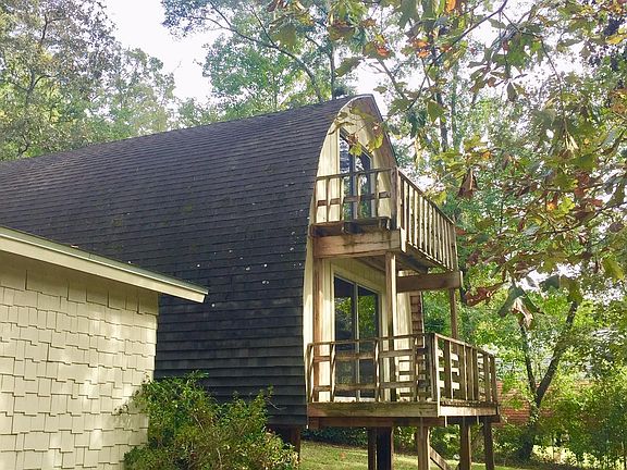 3rd image of 3049 Cloudland Dr