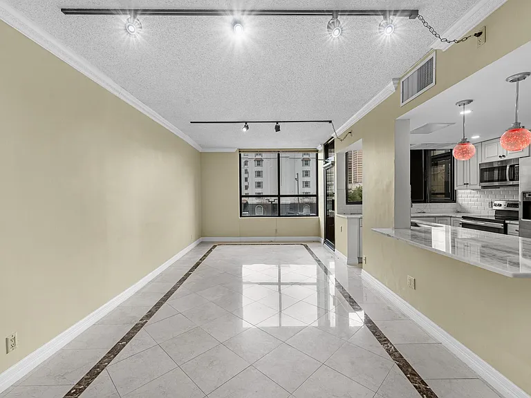 5150 Hidalgo St #202 — Photo 5