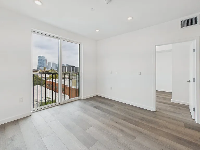 Diamante Apartment Homes — Photo 9