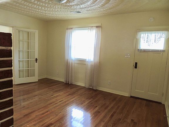 4th image of 1425 W 42nd St