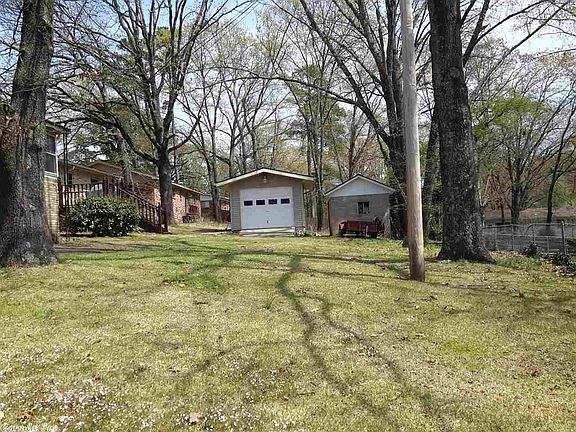 3rd image of 405 Lakeshore Dr