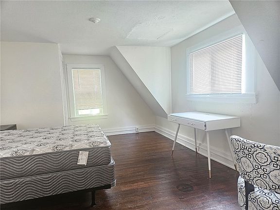 4th image of 614-618 E State St