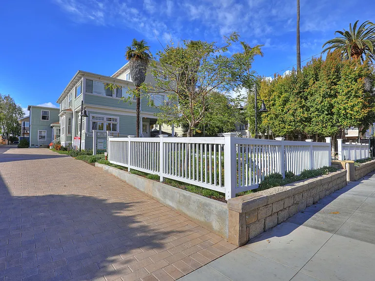 322 W Micheltorena St #D — Photo 1