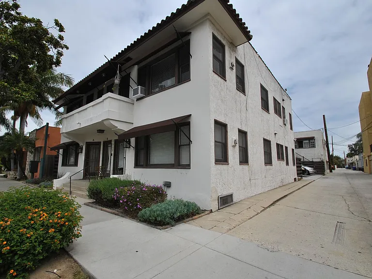 312 Temple Ave #D — Photo 5
